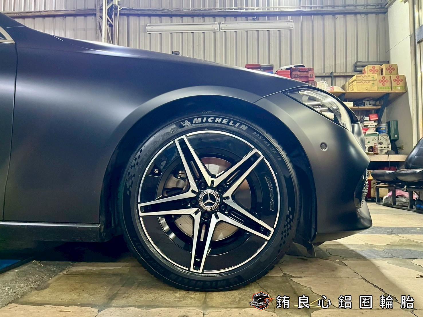 恭喜Benz W206 C200車主升級更換AMG W206夜色原廠18大框胎一套的第6張圖片